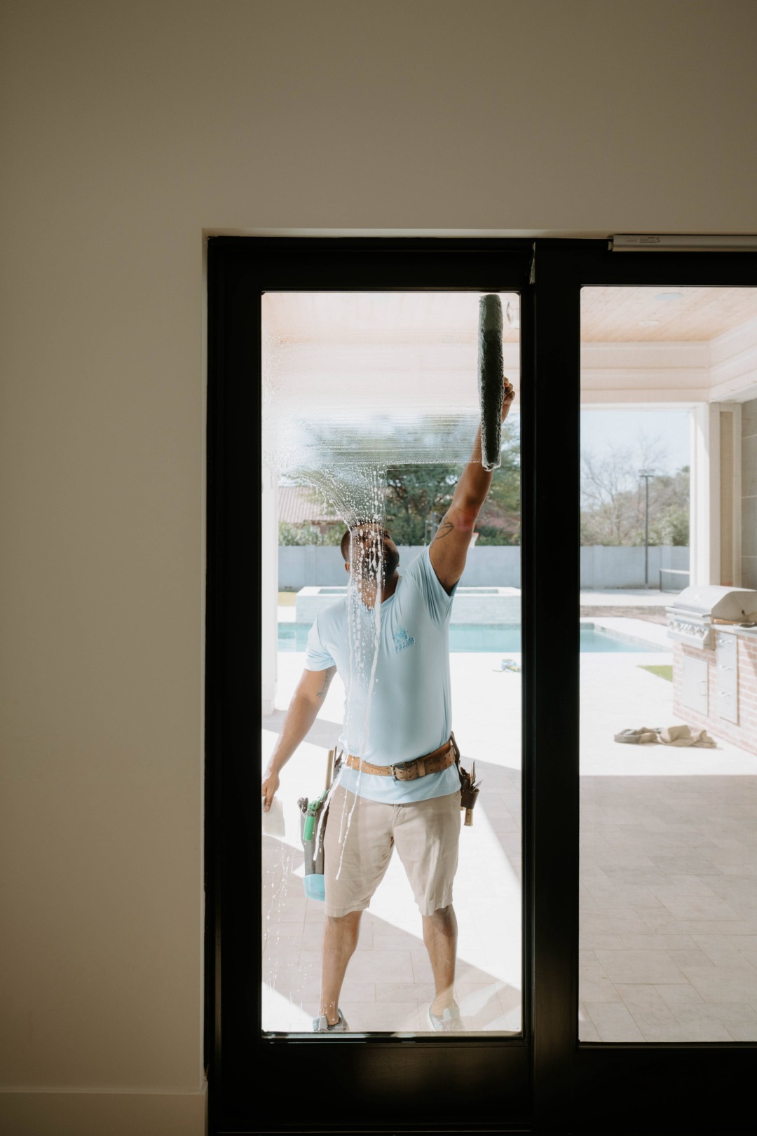 Why Choose Local Commercial Window Cleaning Services in Gilbert, AZ